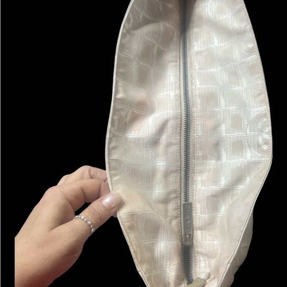 🔥🔥CHANEL Tavel Line Beige GM Tote 🔥🔥 - Picture 4 of 15